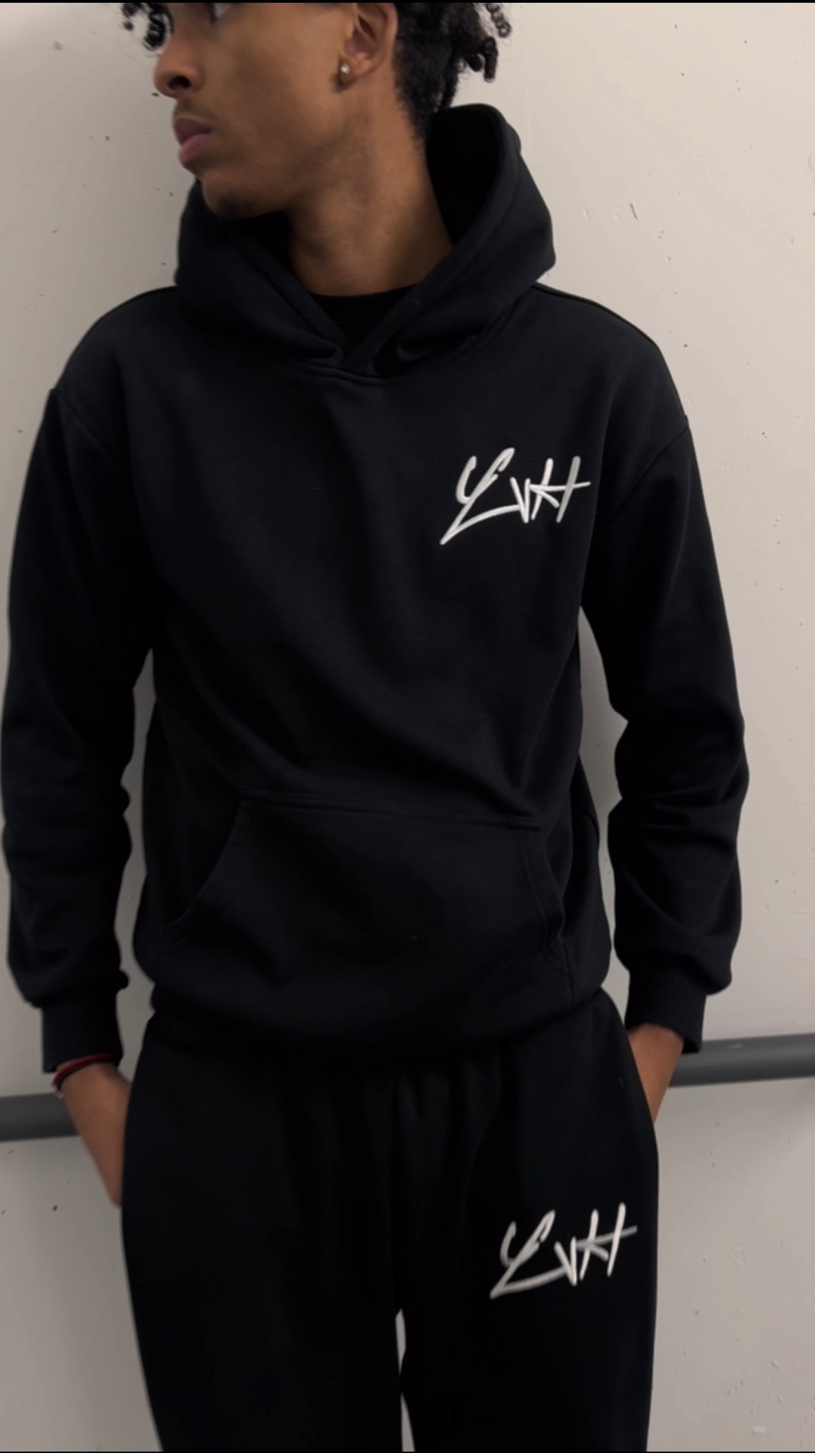 LVH hoodie black